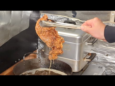 A popular Taiwanese street food in Japan, “Big Fried Chicken.”