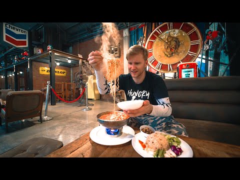 Bangkok FREE Tour 2020 / Superb THAI Food in a UNIQUE Retro Cafe / Americans in Thailand