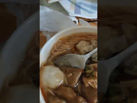 很多人排隊，美食料多好吃