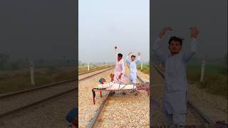 Akharkar train na rok saki#viralvideo#viralmove#ytviral#ytreel#yttrending#india#pakistan