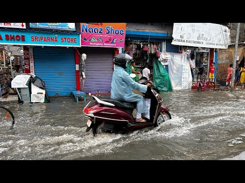 ज़ोरदार बारिश के बाद यह क्या हो गया ? दुकान , होटल और रास्ता के ऊपर नाले का पानी , ऐसा क्यूँ हुआ