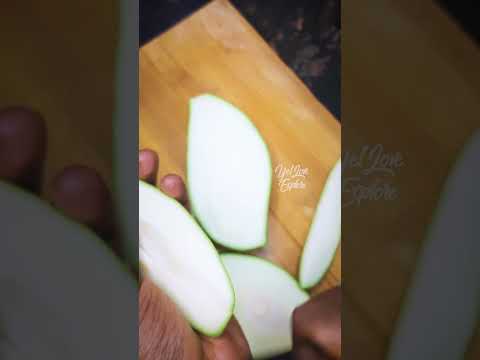 Spicy Mango Cutting 😋 #shortsvideo #indianrecipes #mangorecipe #sour