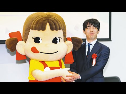 藤井七冠らが小学生と対局する将棋教室。