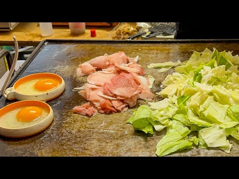 japanese street food - yakisoba with pork and egg 焼きそば