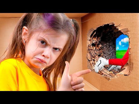 Ultimate Box Fort Maze Challenge with Eva