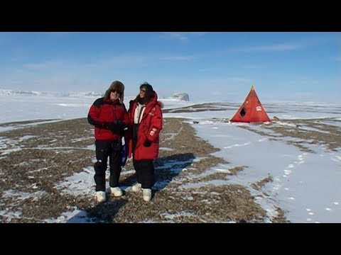 Eduardo and Ingrid in the camp of Devon Island - Nanoq 2007 expedition