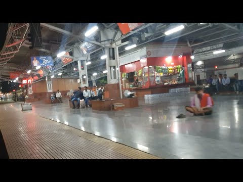 Mughalsarai Junction 02327/Howrah - Haridwar Upasana Special Entering Departing DDU Junction 4k HD