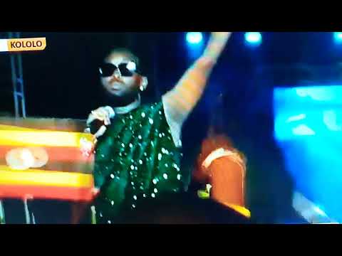 Eddy Kenzo enter on stage in fire