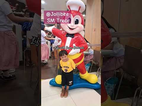 #jollibee #jollibeeAgain Haha  #jollibeebidaangsaya #familyday