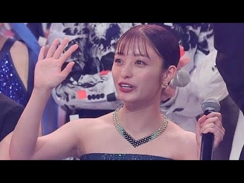 紅白の橋本環奈　ネックレスの値段がケタ違い！「マジ」「たまげた」「超えぐい、、」「ビビる」ネット仰天「綺麗ーー」