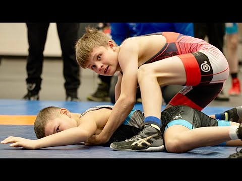 U13 Vili Hulttinen (FIN) vs Dominik Horbanych (UKR) 41kg. Greco-roman boys wrestling. B-cam-man