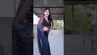 huge milky boobs girl in saree #sareeaddict #navel #saree #sareelovers #sareelove  #ut