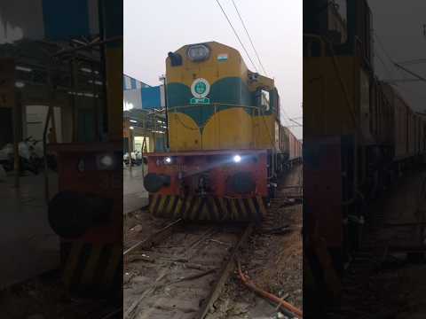 इंडियन रेलवे इन लैप ऑफ़ ब्यूटीफुल नेचर #shorts #indianrailways #train #rail #railway #shortvideo