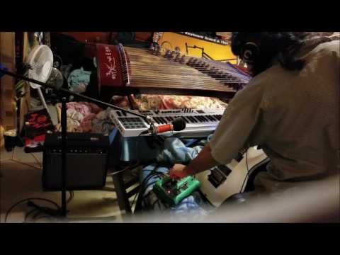 Bowing a guzheng and guitar with a line 6 DL4 (edited)