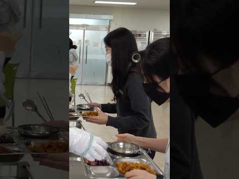 Mass production process of school meals at a Korean girls’ high school