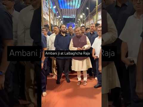 VVIP Darshan! Anant and Mukesh ambani went to take blessings at Lalbaghcha Raja. 🙏 #shorts #viral