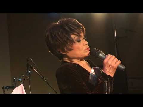 Eartha Kitt - Alone ( live ,2008. )