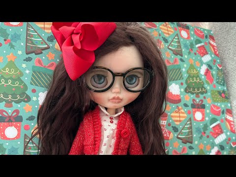 Dressing my Blythe Isabella Christmasy