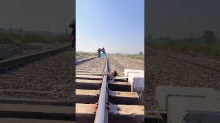 Aakhirkar train na ruk Saki#viralvideo#ytviral#viralmovie#ytreel#yttrending#ytreel#india#pakistan