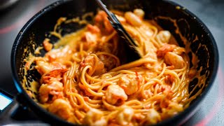 Prepare shrimp and tomatoes. How to make the best 【Creamy Shrimp Pasta】