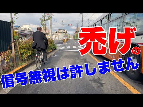 鈍臭い大型トラックの運転に笑い声を足しました