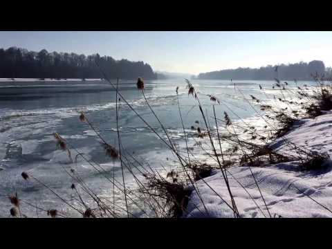 Teilweise zugefrorener Fluß Inn, Höhe Schechen b. Rosenheim, Oberbayern, 29.1.17/frozen river Inn