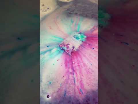 Mystery Bath Bomb with Prize Inside #bathbomb #prize #bathbombs #shorts #bathbombaddict