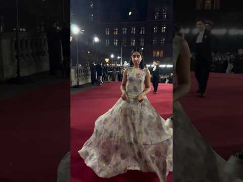 Ambika Mod that’s a huge dress! (British Fashion Awards)