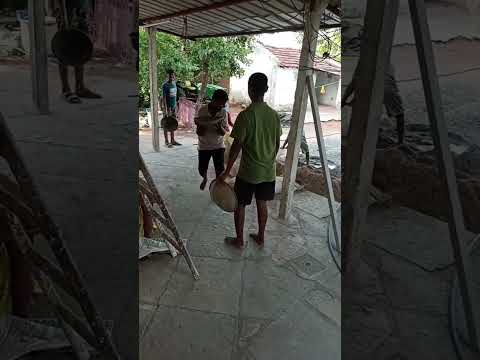 maa pillalu helping chasthunaru papam   kani #viral #youtubeshorts funny ga ala video