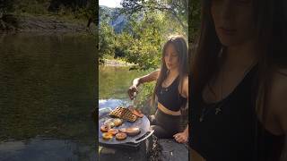 Breakfast in my solocamp by the river - waffles with pork roast #solocamping #overlanding #campfood