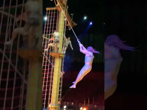 Boat 💦 Would you swing? #circus #circuslife #acrobat Performer: Seb