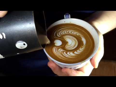 Latte art wing tulip