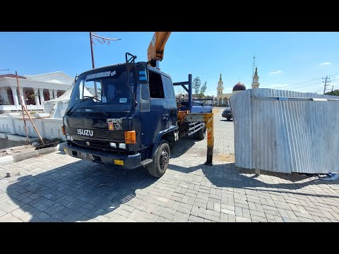 CRANE SERVICE TRUCK ISUZU FORWARD FSR 3 TON LIFFTING LIGHT TOWER