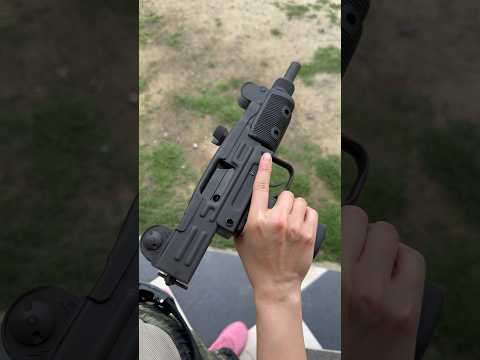 Mini Uzi 9 mm.