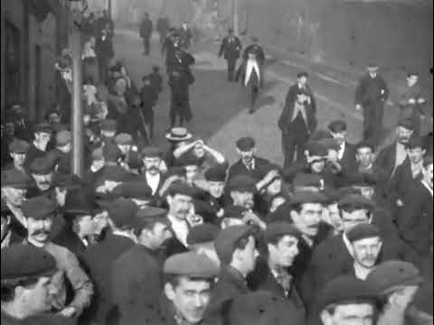 20,000 Employees Entering Lord Armstrong's Elswick Works, Newcastle-upon-Tyne (1900)