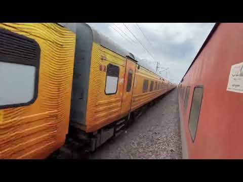 *ye boht khatarnak tha*High Speed August Kranti Rajdhani parallelly Overtaking Kerala Sampark Kranti