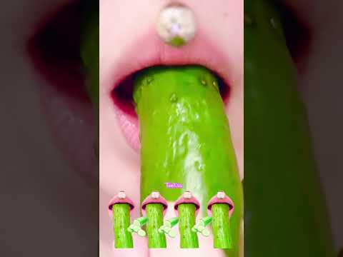 ASMR CUCUMBER MUKBANG 오이먹방 キュウリのモッパン #shorts #咀嚼音 #ショート #mukbang #satisfying #쇼츠 #입술먹방