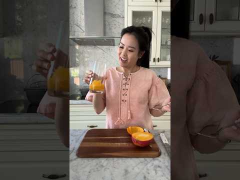 How to eat mango hands-free!