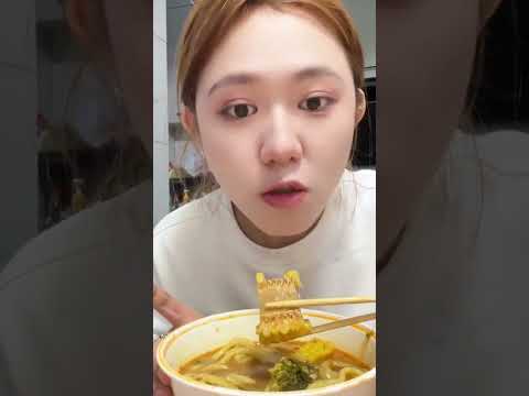 新来的00后大学生剪辑告诉我视频就得这么剪？美食测评 00后整顿职场搞笑抽象艺术嘎嘎好吃