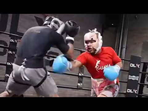 Curmel Moton Attacks from ANGLES Firing Combos in Sparring • Floyd Mayweather Prodigy