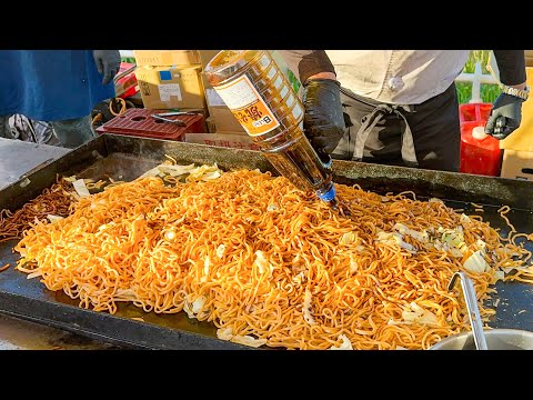 japanese street food - fried noodles yakisoba 焼きそば