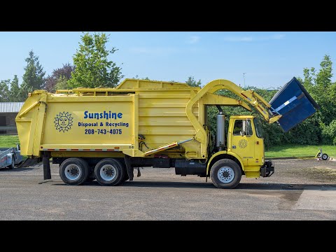 WhiteGMC Xpeditor - Heil Half/Pack Sierra Garbage Truck