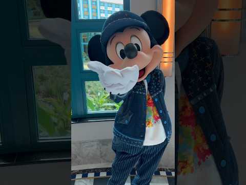 Disney’s Hollywood Hotel デニムミッキーとの幸せのひと時！ #disney #hkdl #hkdisneyland