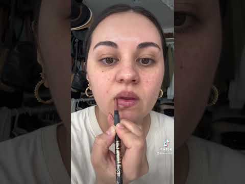 Small lips routine👄 #lipcombo #juicy #lipliner #makeuplook