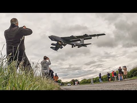 ONLOOKERS GATHER TO SEE B-52 BOMBERS AT RAF FAIRFORD - 4K