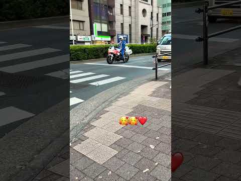 警察　白バイ隊員　優しいイケメン隊員さん！！イケメンの大渋滞#緊急出動 #緊急車両 #緊急走行 白バイ#白バイ#shortvideo #shinjuku #警察官 #police #shorts