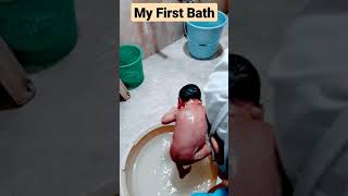 My first bath 🧸 | Newborn Baby Bathing 👼