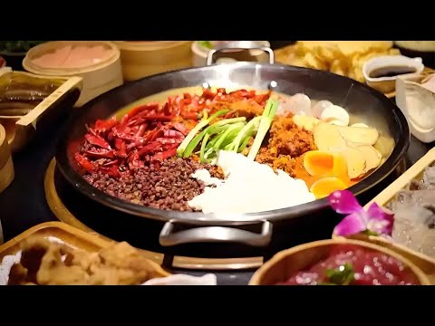 The hot hot pot is hot, the aroma is overflowing, which makes people mouth saliva