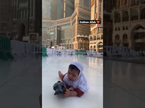 Makkah masjid al haram 🕋 little baby play with pigeon 🐦😍