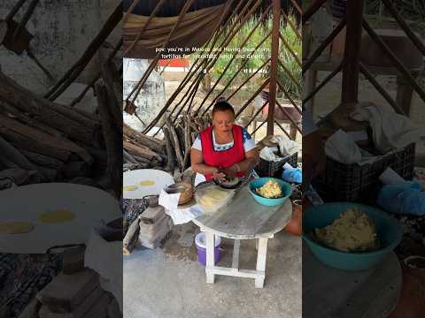 Fresh corn tortillas in Mexico 🌽 #mexico #mexicanfood